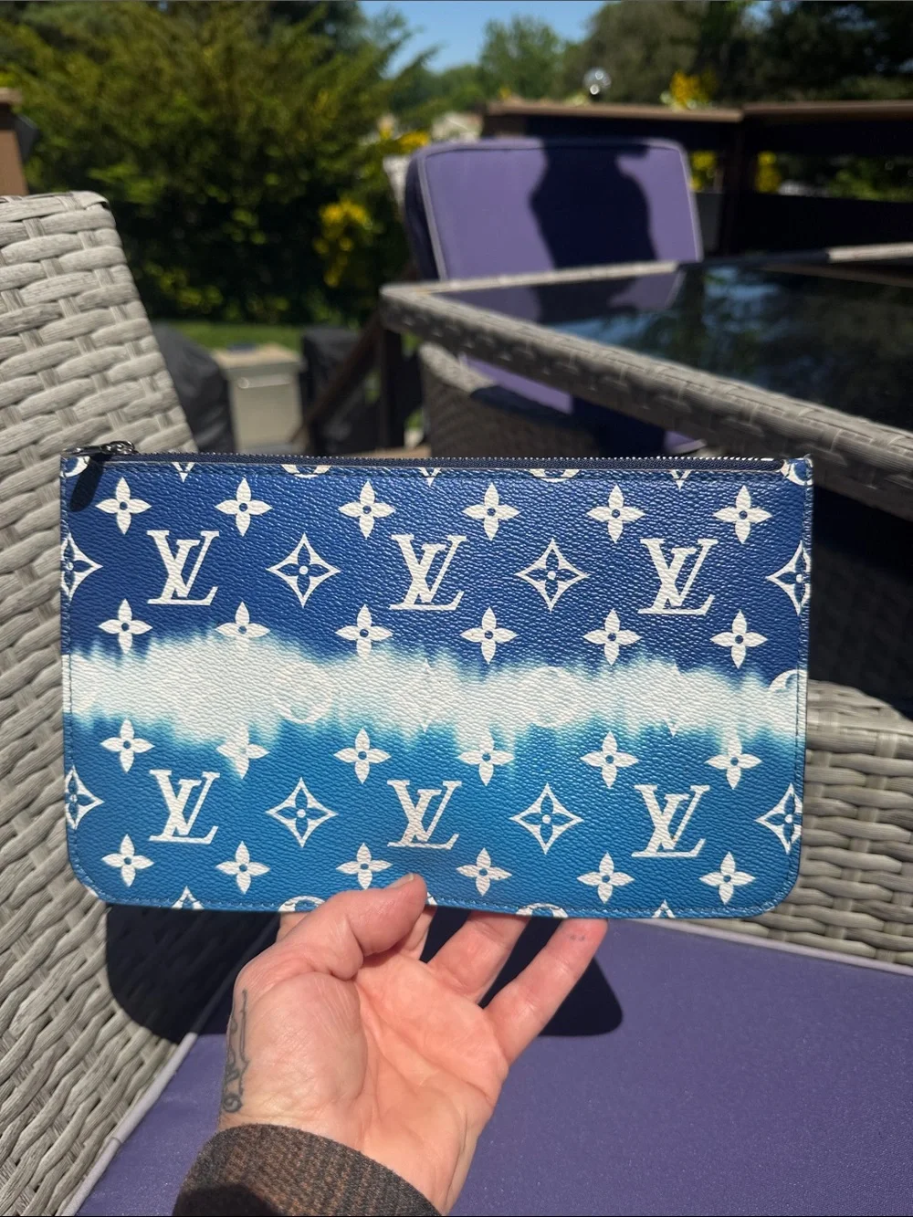 Louis Vuitton Neverfull Escale Wristlet Pouch VGUC - Picture 8 of 11